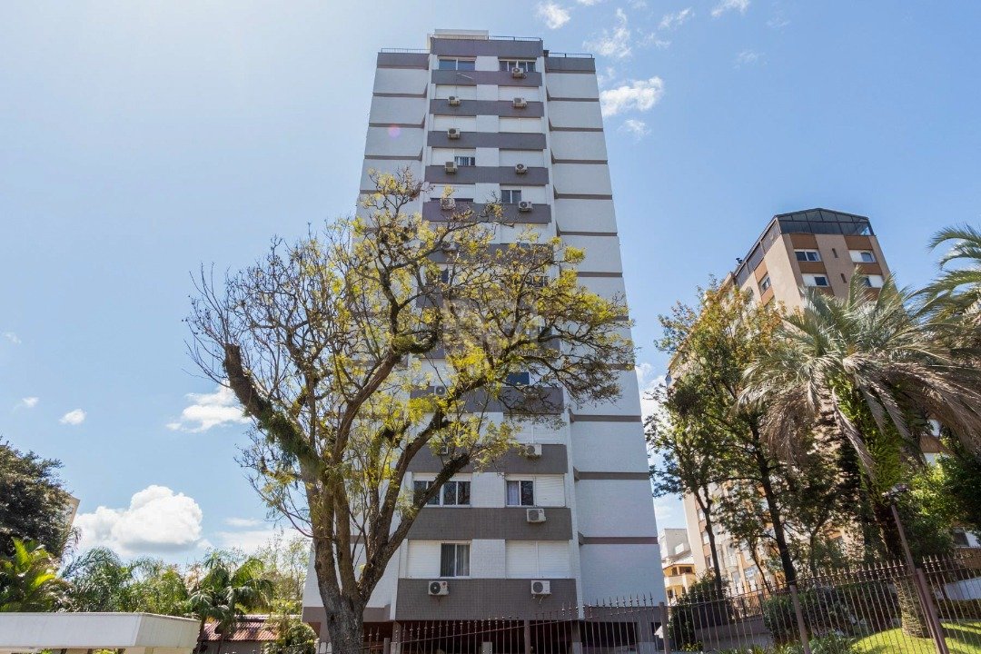 Cobertura com 222m², 3 dormitórios, 1 suíte, 2 vagas no bairro Menino Deus em Porto Alegre para Comprar