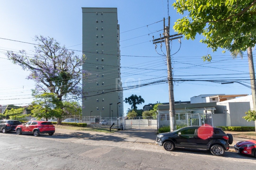 Apartamento com 48m², 2 dormitórios, 1 vaga no bairro Glória em Porto Alegre para Comprar