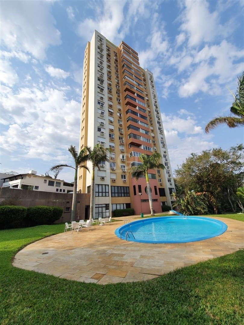 Apartamento com 131m², 3 dormitórios, 1 suíte, 2 vagas no bairro Cristal em Porto Alegre para Comprar