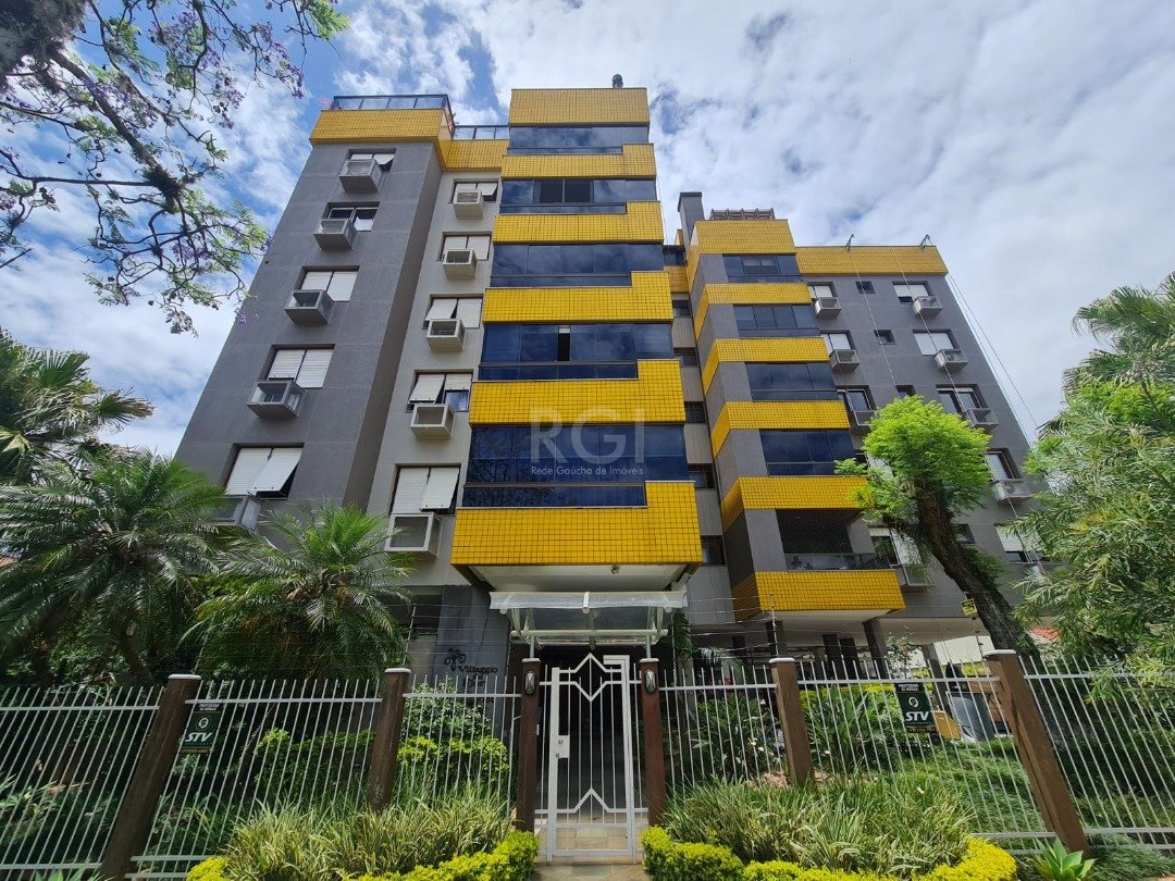 Apartamento com 98m², 3 dormitórios, 1 suíte, 1 vaga no bairro Menino Deus em Porto Alegre para Comprar