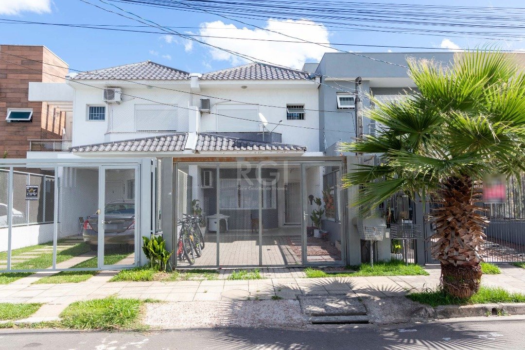 Casa com 116m², 3 dormitórios, 1 suíte, 2 vagas no bairro Hípica em Porto Alegre para Comprar