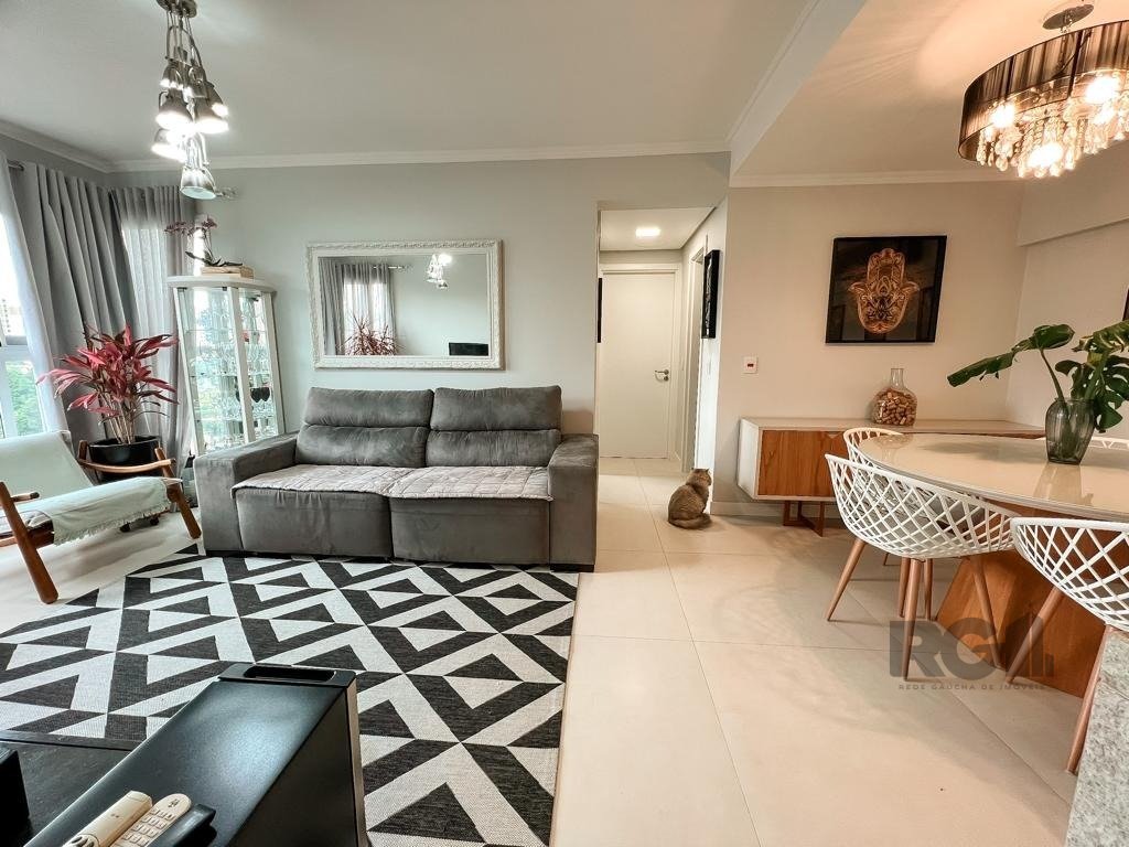 Apartamento com 70m², 2 dormitórios, 1 suíte, 1 vaga no bairro Camaquã em Porto Alegre para Comprar