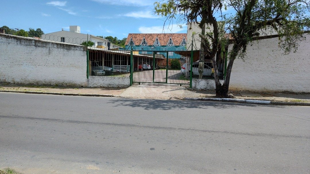 Terreno com 700m² no bairro Camaquã em Porto Alegre para Comprar