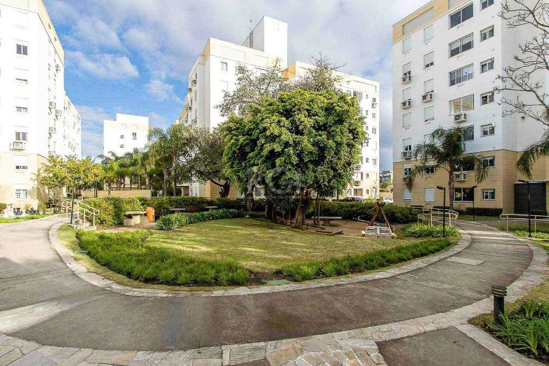 Apartamento com 61m², 3 dormitórios, 1 suíte, 2 vagas no bairro Cristal em Porto Alegre para Comprar