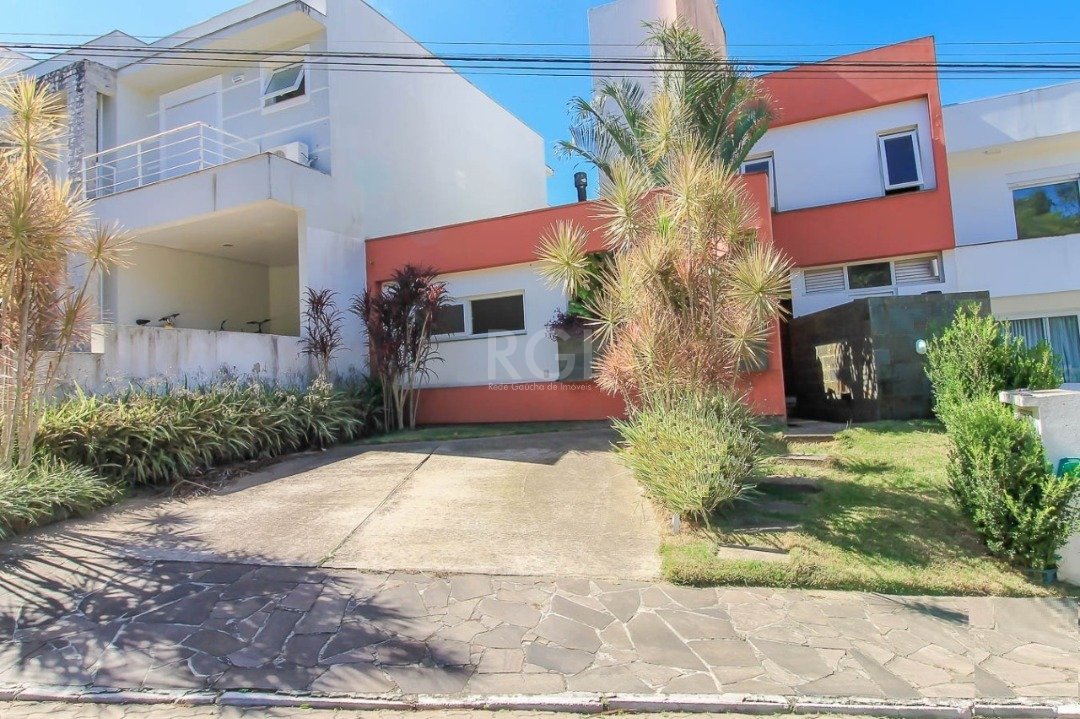 Casa Condominio com 167m², 2 dormitórios, 1 suíte, 2 vagas no bairro Hípica em Porto Alegre para Comprar