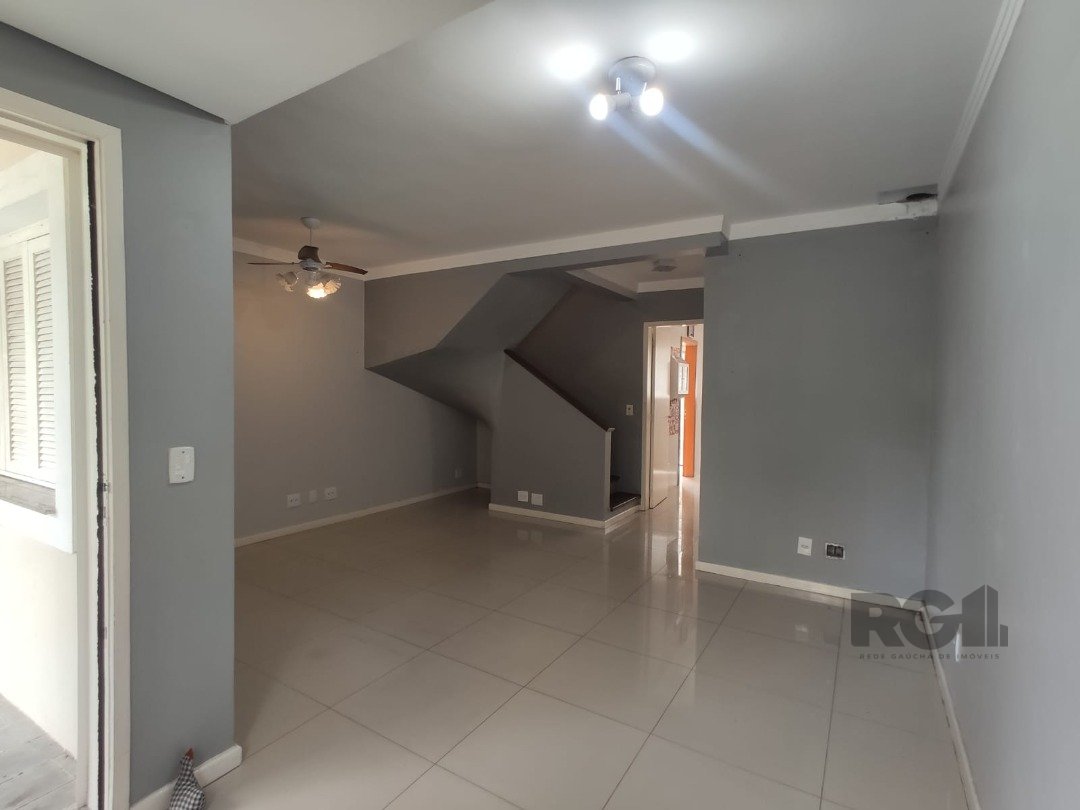 Casa de Condomínio para alugar com 3 quartos, 146m² - Foto 2