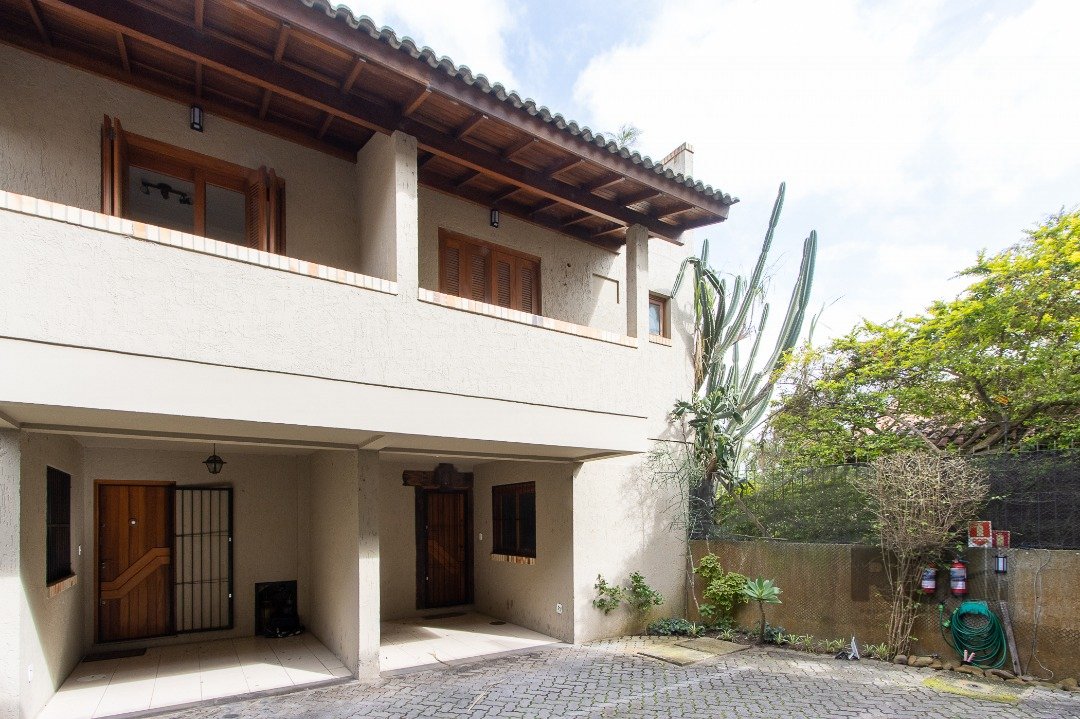 Casa Condominio com 102m², 2 dormitórios, 1 suíte, 1 vaga no bairro Guarujá em Porto Alegre para Comprar