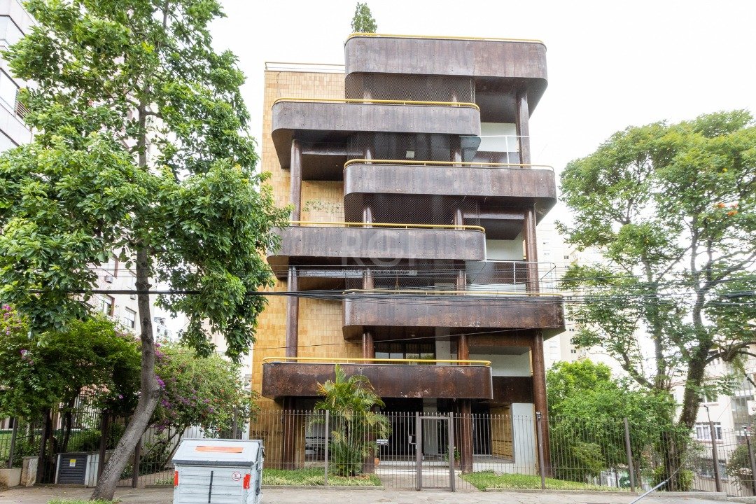 Cobertura com 375m², 3 dormitórios, 1 suíte, 2 vagas no bairro Auxiliadora em Porto Alegre para Comprar