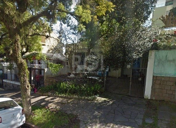 Casa com 246m², 4 dormitórios, 2 vagas no bairro Tristeza em Porto Alegre para Comprar