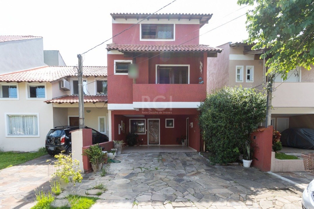 Casa com 152m², 3 dormitórios, 1 suíte, 2 vagas no bairro Hípica em Porto Alegre para Comprar