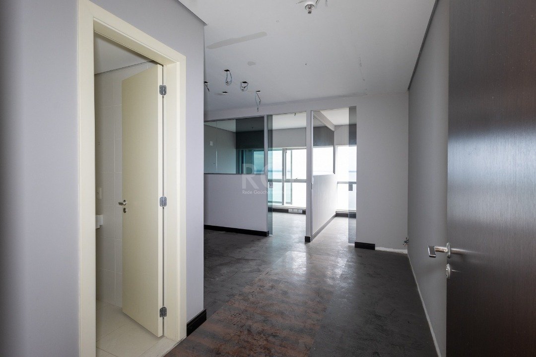 Conjunto/Sala com 37m² no bairro Cristal em Porto Alegre para Comprar