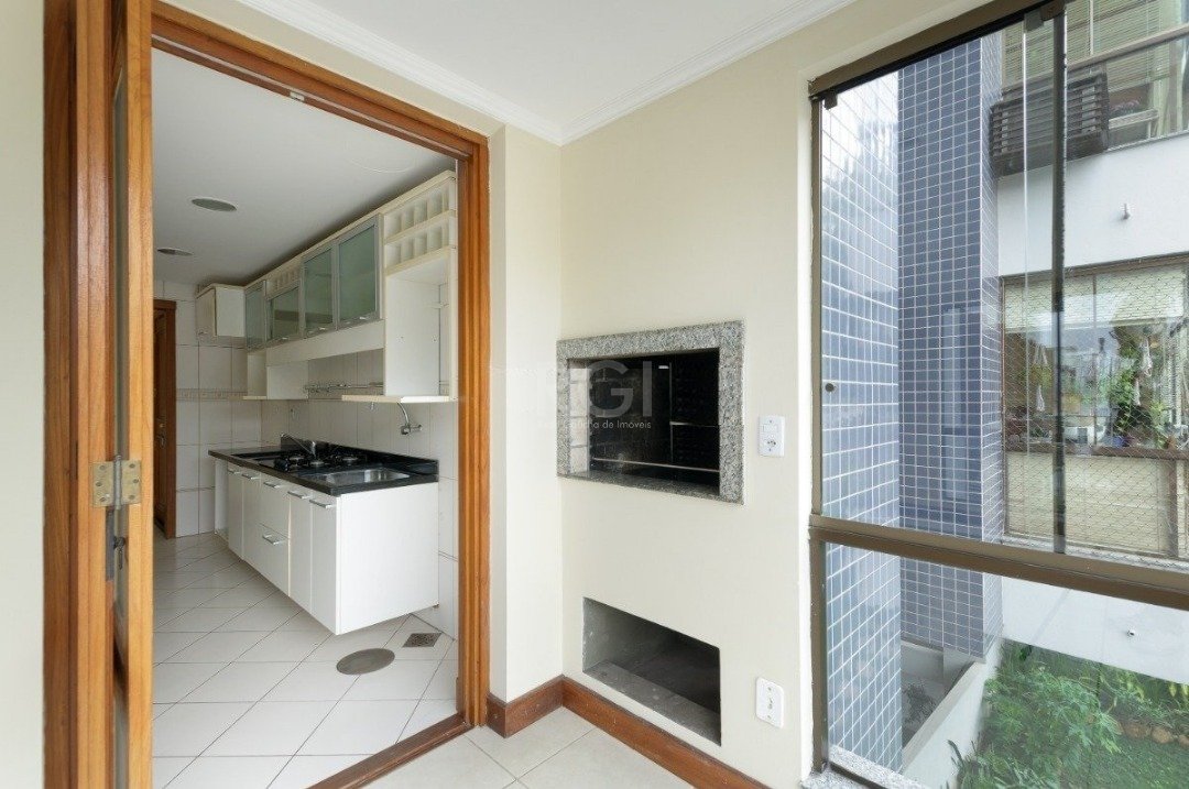 Apartamento com 95m², 3 dormitórios, 1 suíte, 2 vagas no bairro Tristeza em Porto Alegre para Comprar