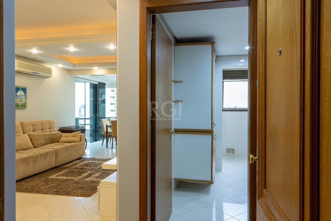 Apartamento para alugar com 3 quartos, 111m² - Foto 2