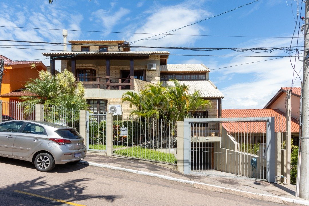 Casa Condominio com 425m², 4 dormitórios, 2 suítes, 3 vagas no bairro Nonoai em Porto Alegre para Comprar