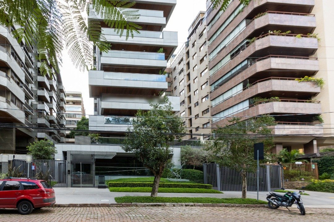 Apartamento com 256m², 3 dormitórios, 3 suítes, 3 vagas no bairro Moinhos de Vento em Porto Alegre para Comprar