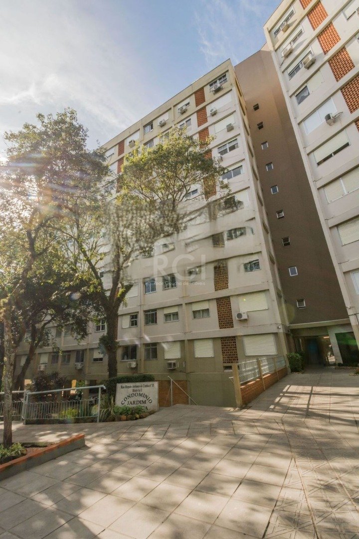Apartamento com 56m², 2 dormitórios, 1 vaga no bairro Santo Antonio em Porto Alegre para Comprar