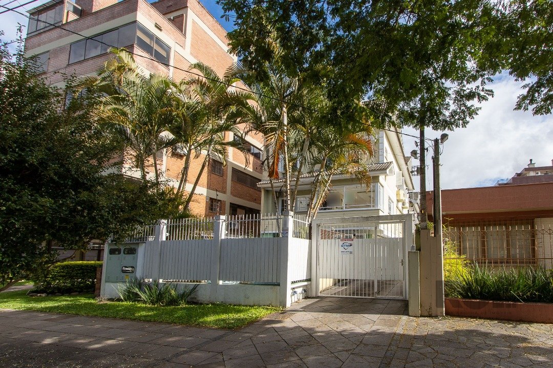 Casa Condominio com 191m², 3 dormitórios, 1 suíte, 2 vagas no bairro Tristeza em Porto Alegre para Comprar