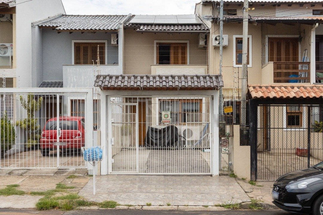 Casa com 94m², 2 dormitórios, 2 suítes, 1 vaga no bairro Guarujá em Porto Alegre para Comprar