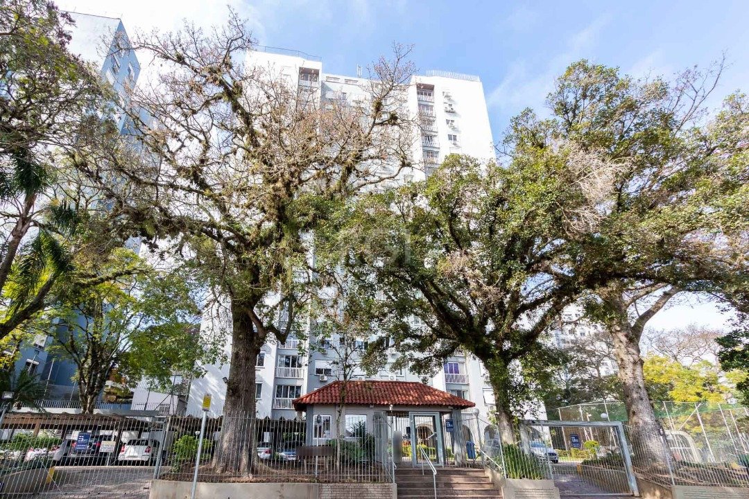 Apartamento com 79m², 3 dormitórios, 1 suíte, 1 vaga no bairro Cristal em Porto Alegre para Comprar