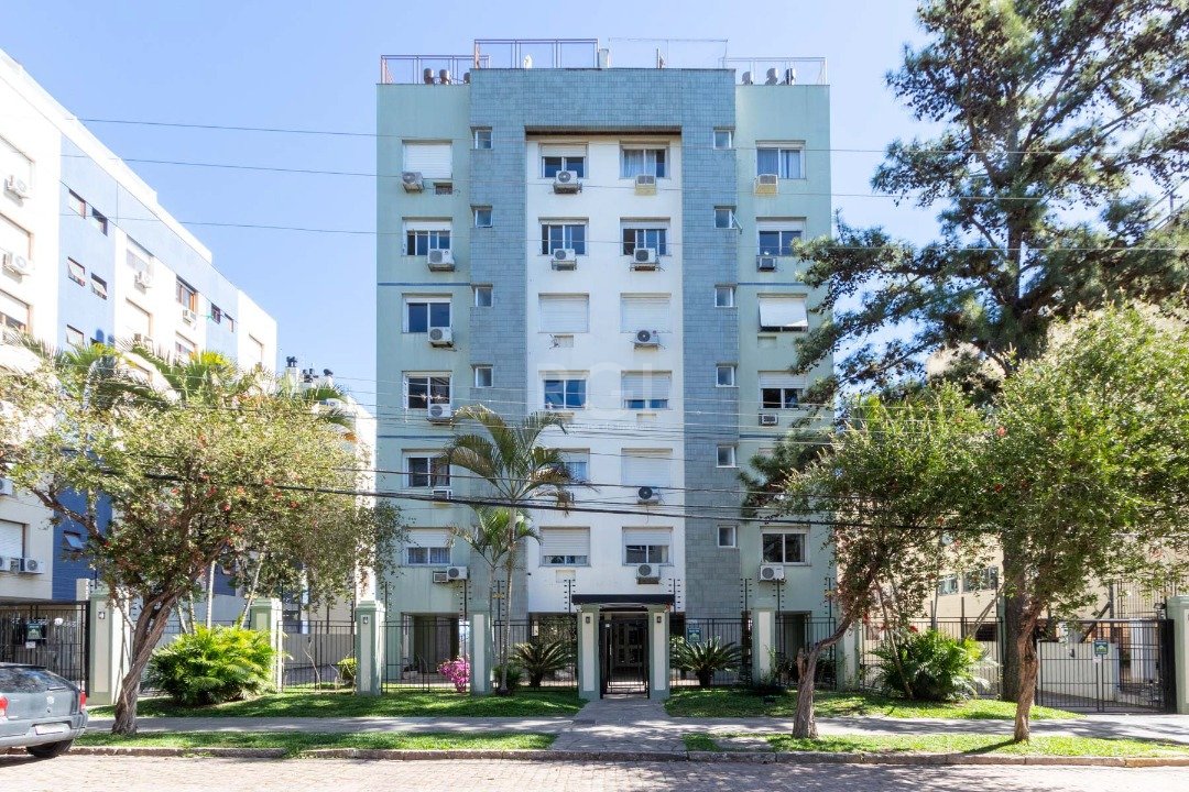 Apartamento com 90m², 3 dormitórios, 1 suíte, 1 vaga no bairro Tristeza em Porto Alegre para Comprar