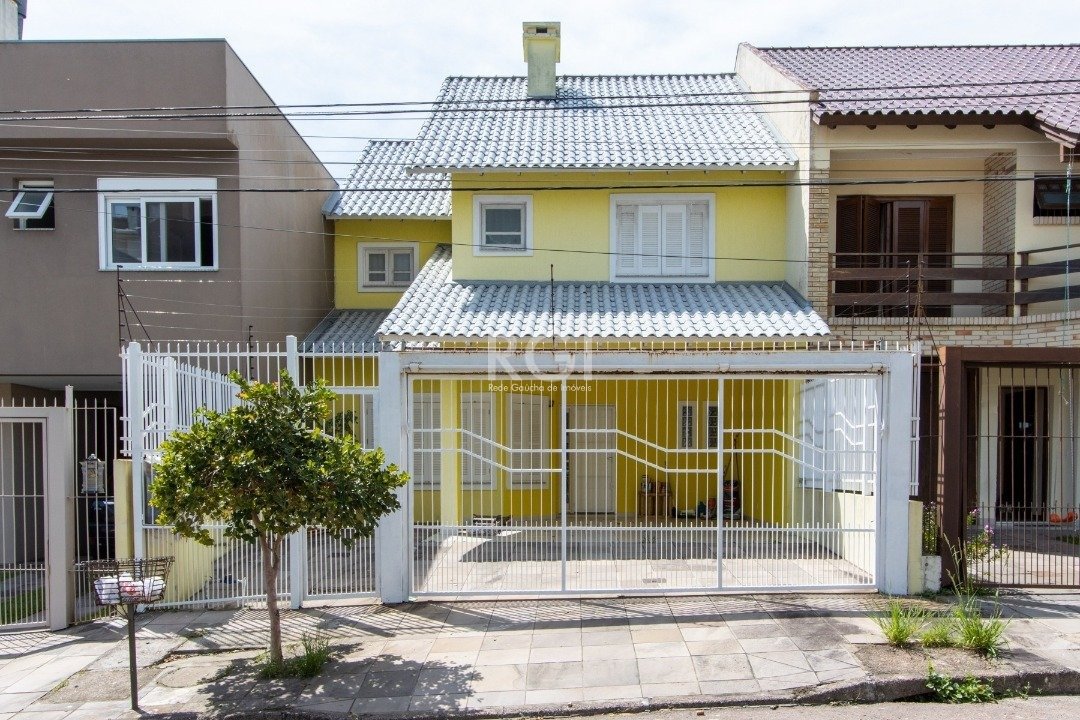 Casa com 140m², 3 dormitórios, 1 suíte, 3 vagas no bairro Aberta dos Morros em Porto Alegre para Comprar