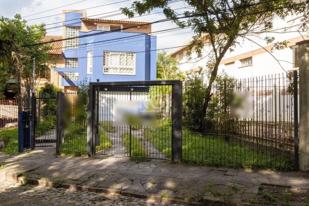 Casa com 343m², 3 dormitórios, 1 suíte, 2 vagas no bairro Vila Conceição em Porto Alegre para Comprar