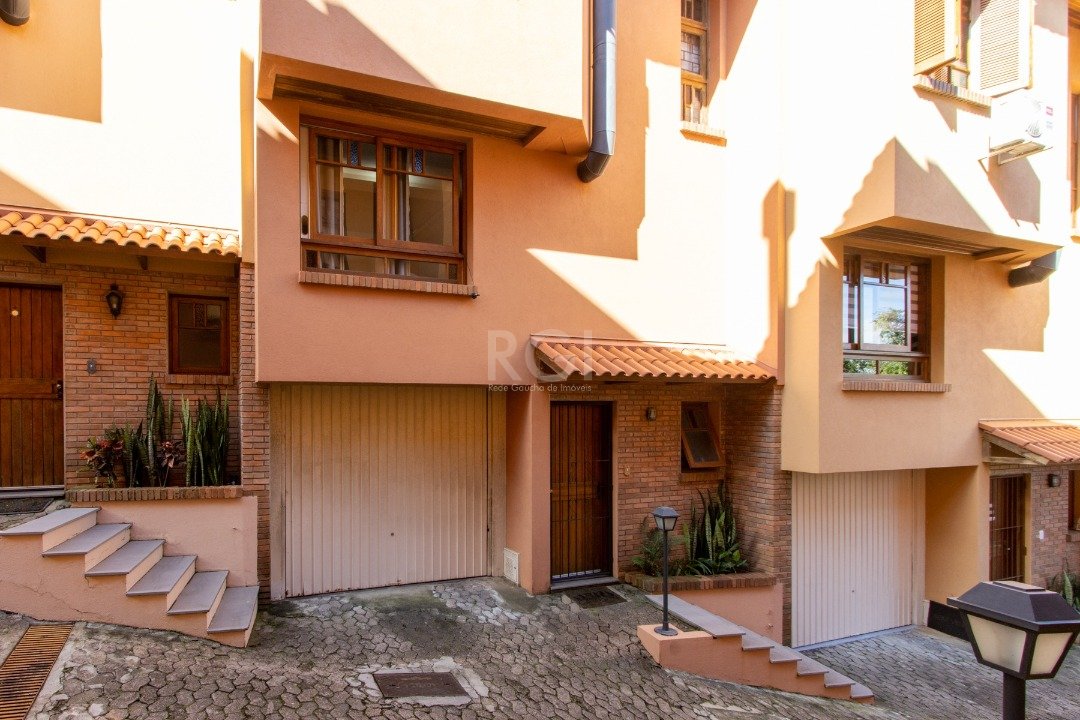 Casa Condominio com 150m², 3 dormitórios, 1 suíte, 1 vaga no bairro Espirito Santo em Porto Alegre para Comprar
