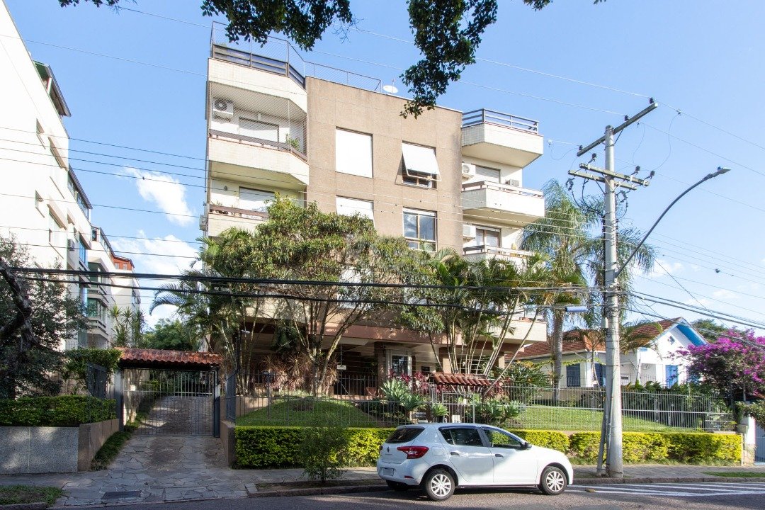 Cobertura com 168m², 3 dormitórios, 2 vagas no bairro Tristeza em Porto Alegre para Comprar