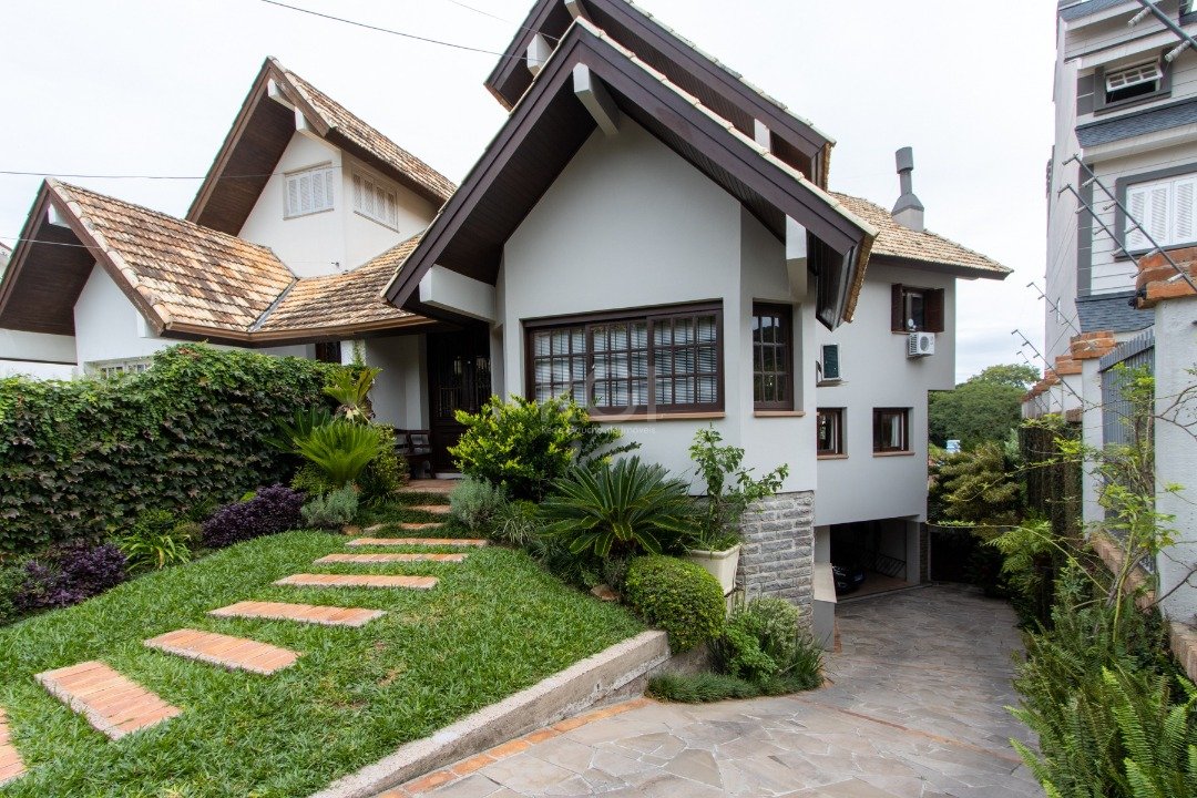 Casa com 329m², 3 dormitórios, 3 suítes, 3 vagas no bairro Jardim Isabel em Porto Alegre para Comprar