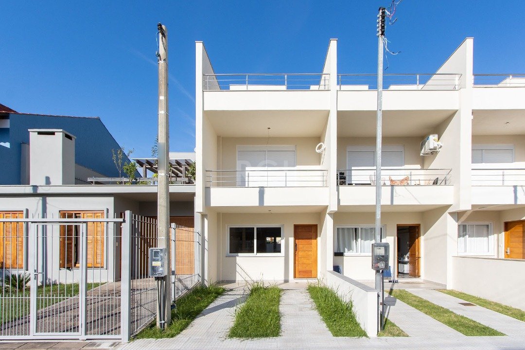 Casa com 130m², 3 dormitórios, 1 suíte, 1 vaga no bairro Hípica em Porto Alegre para Comprar