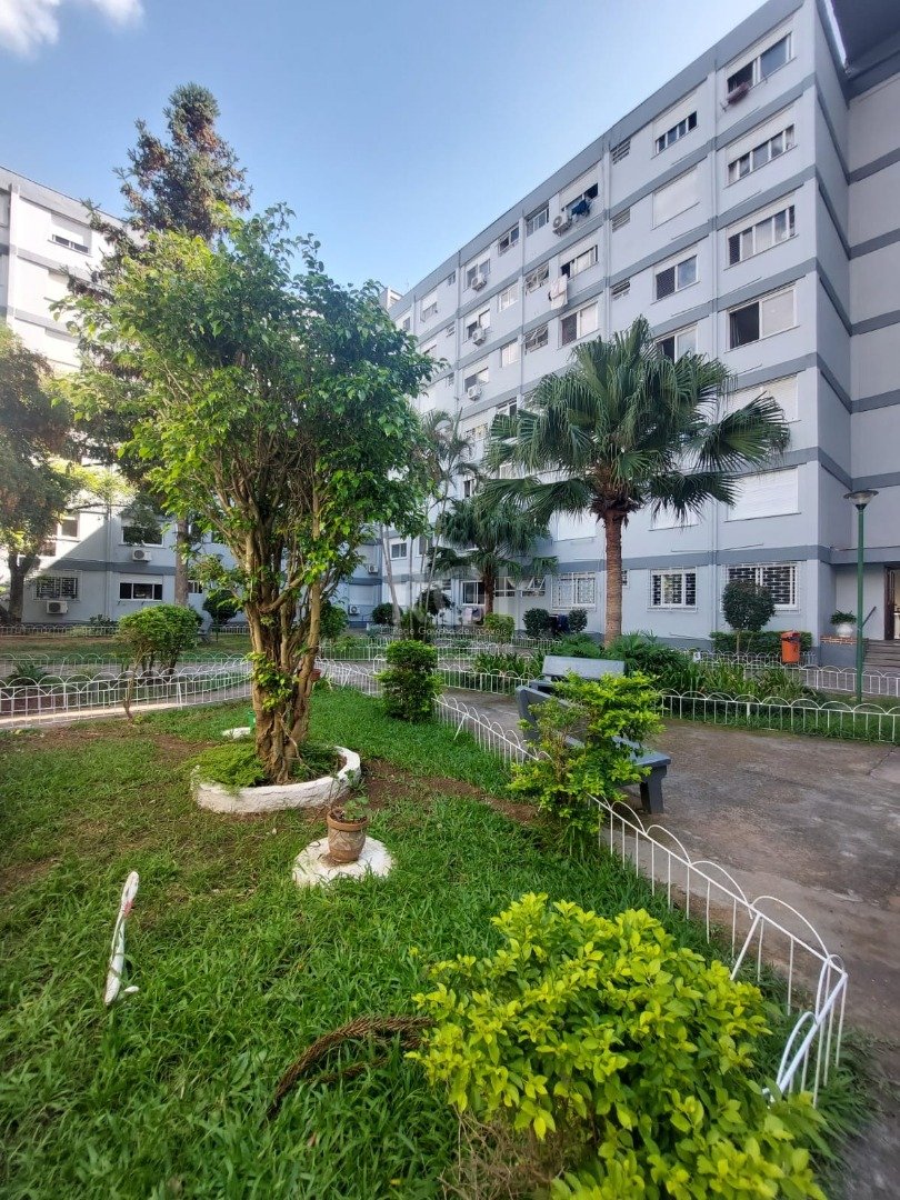Apartamento com 69m², 2 dormitórios, 1 vaga no bairro Partenon em Porto Alegre para Comprar