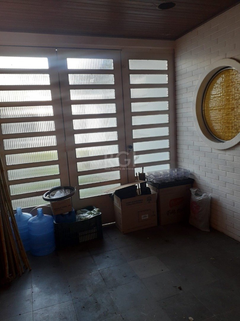 Casa com 250m², 3 dormitórios, 1 suíte, 4 vagas no bairro Jardim do Salso em Porto Alegre para Comprar