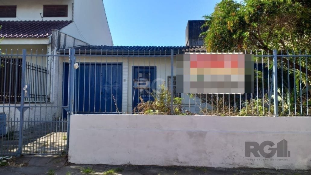 Casa à venda com 250m², 3 quartos, 1 suíte, 4 vagas no bairro Jardim do Salso em Porto Alegre