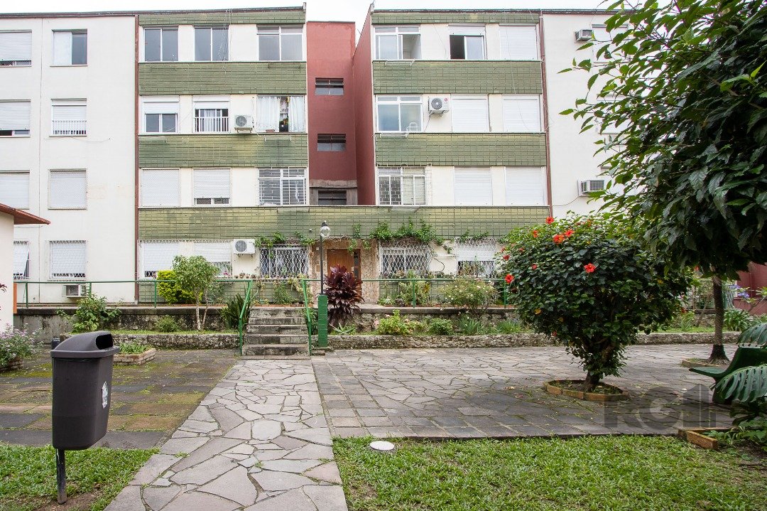 Apartamento com 52m², 2 dormitórios no bairro Cavalhada em Porto Alegre para Comprar