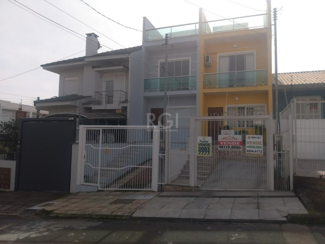 Casa com 100m², 2 dormitórios, 1 suíte no bairro Guarujá em Porto Alegre para Comprar