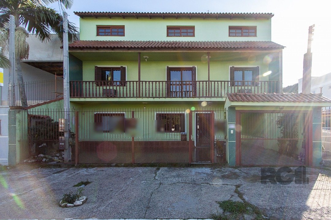 Casa com 288m², 3 dormitórios, 3 suítes no bairro Centro em Canoas para Comprar