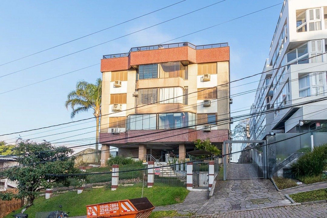 Apartamento com 136m², 3 dormitórios, 1 suíte, 1 vaga no bairro Cristal em Porto Alegre para Comprar
