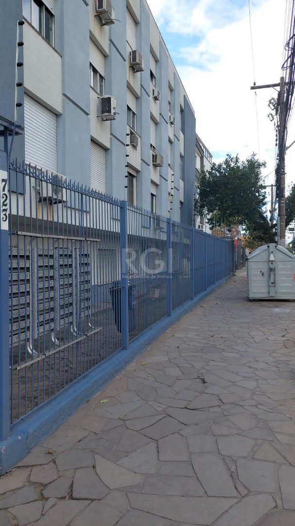 Apartamento com 64m², 2 dormitórios no bairro Menino Deus em Porto Alegre para Comprar