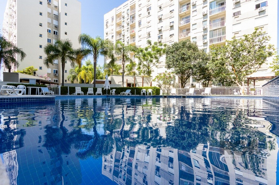 Apartamento com 59m², 2 dormitórios, 1 suíte, 1 vaga no bairro Camaquã em Porto Alegre para Comprar