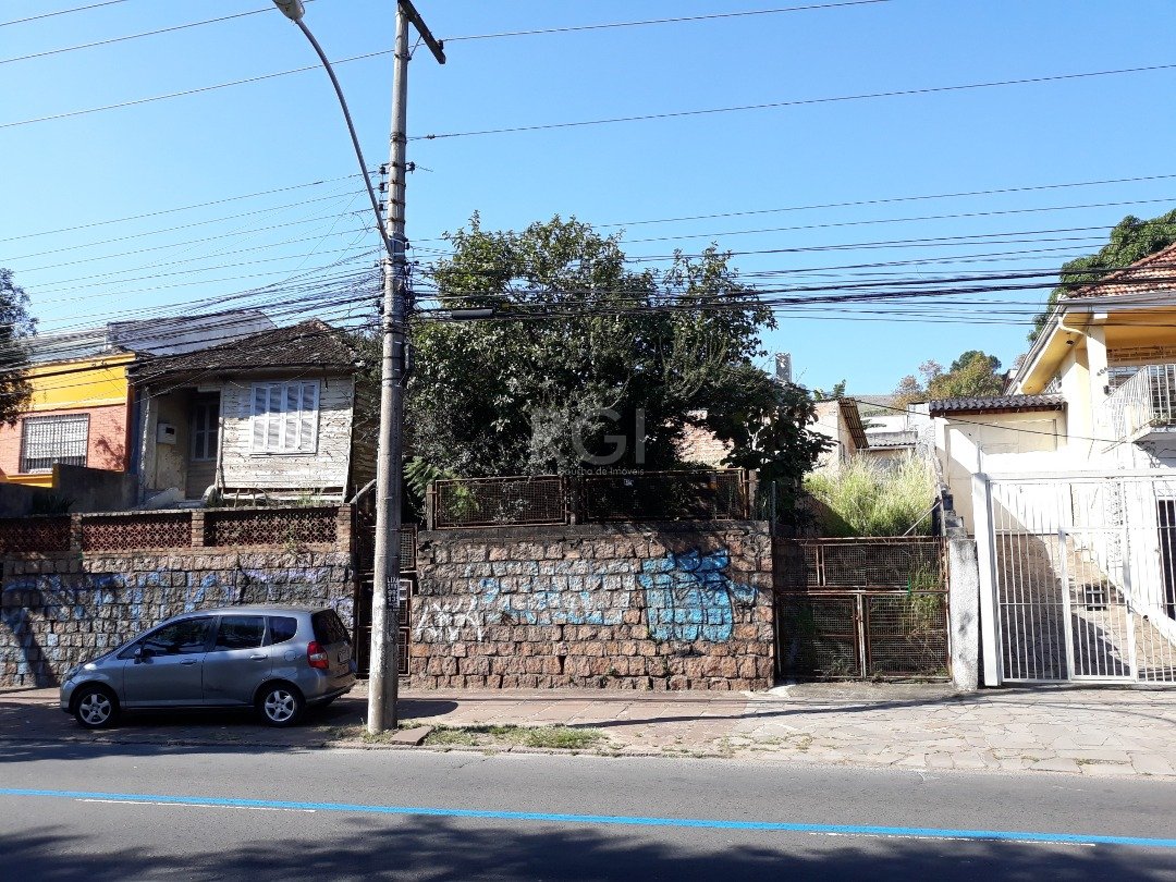 Terreno com 310m² no bairro Nonoai em Porto Alegre para Comprar
