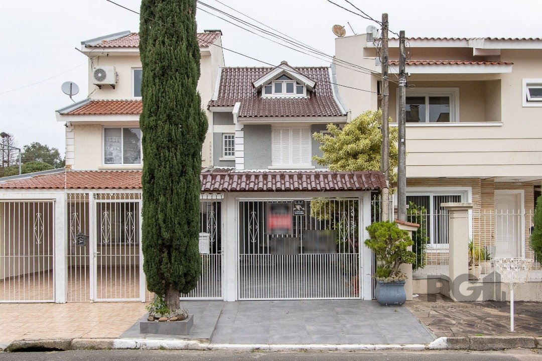 Casa com 140m², 3 dormitórios, 2 suítes, 2 vagas no bairro Hípica em Porto Alegre para Comprar