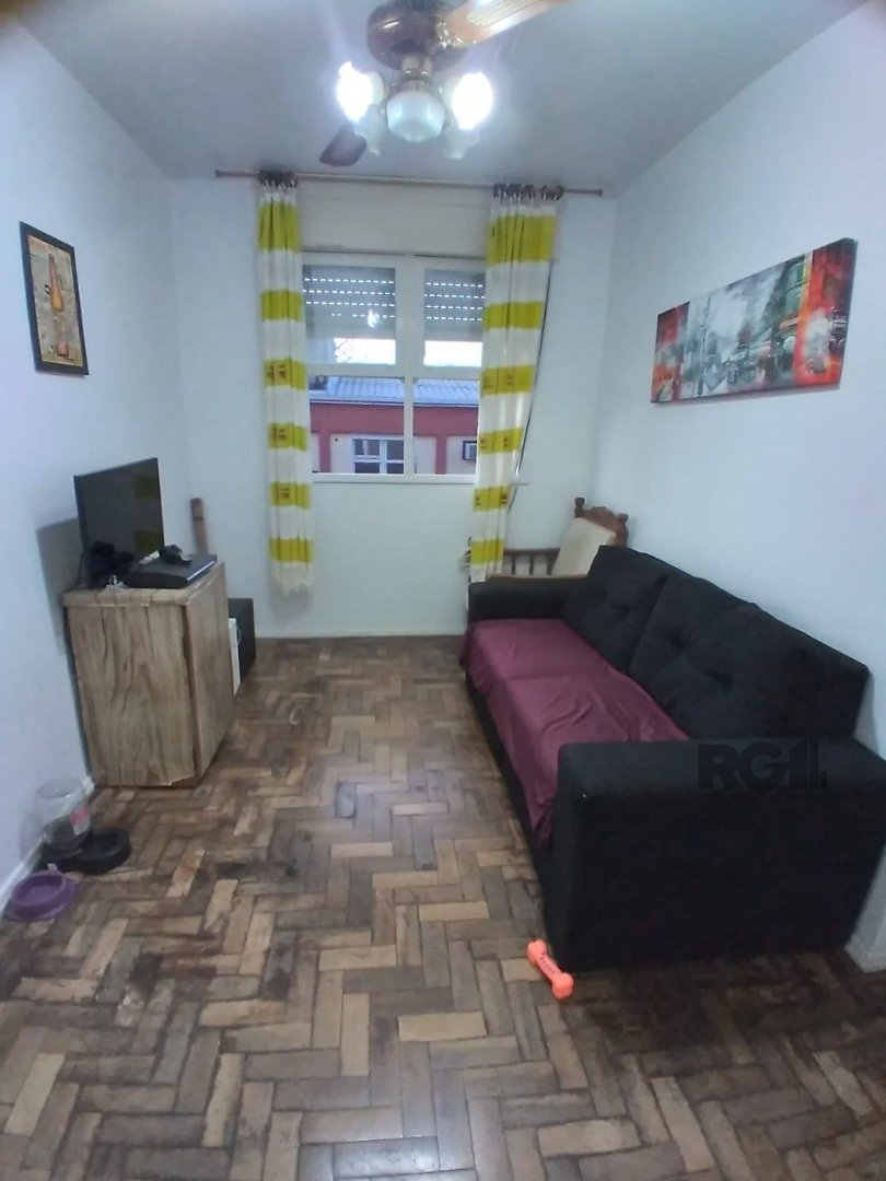 Apartamento com 48m², 2 dormitórios no bairro Camaquã em Porto Alegre para Comprar