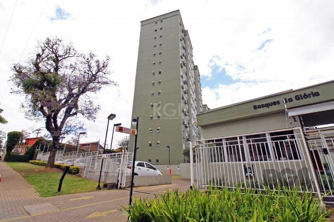 Apartamento com 51m², 2 dormitórios, 1 suíte no bairro Glória em Porto Alegre para Comprar