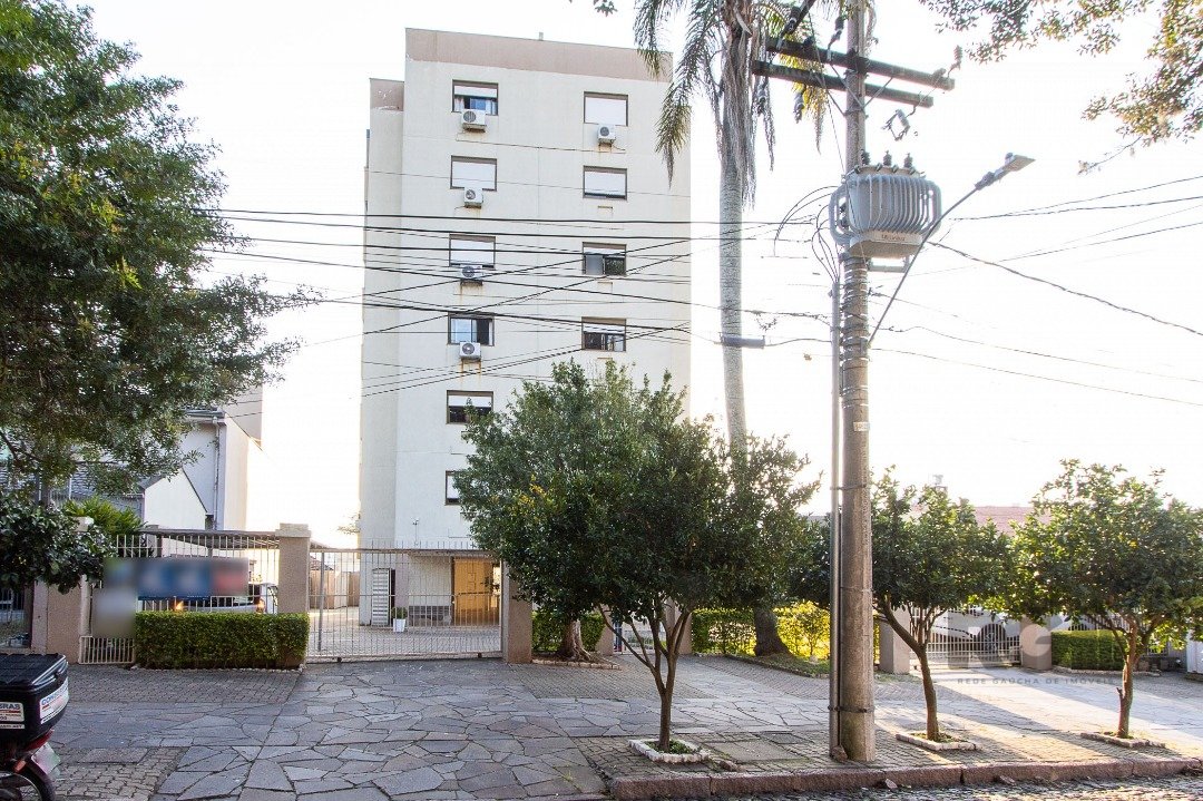 Apartamento com 88m², 3 dormitórios, 1 suíte, 1 vaga no bairro Nonoai em Porto Alegre para Comprar