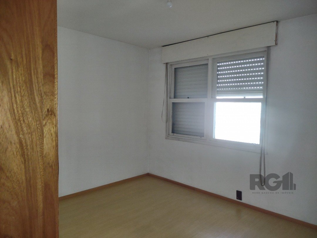 Apartamento com 54m², 2 dormitórios no bairro Camaquã em Porto Alegre para Comprar