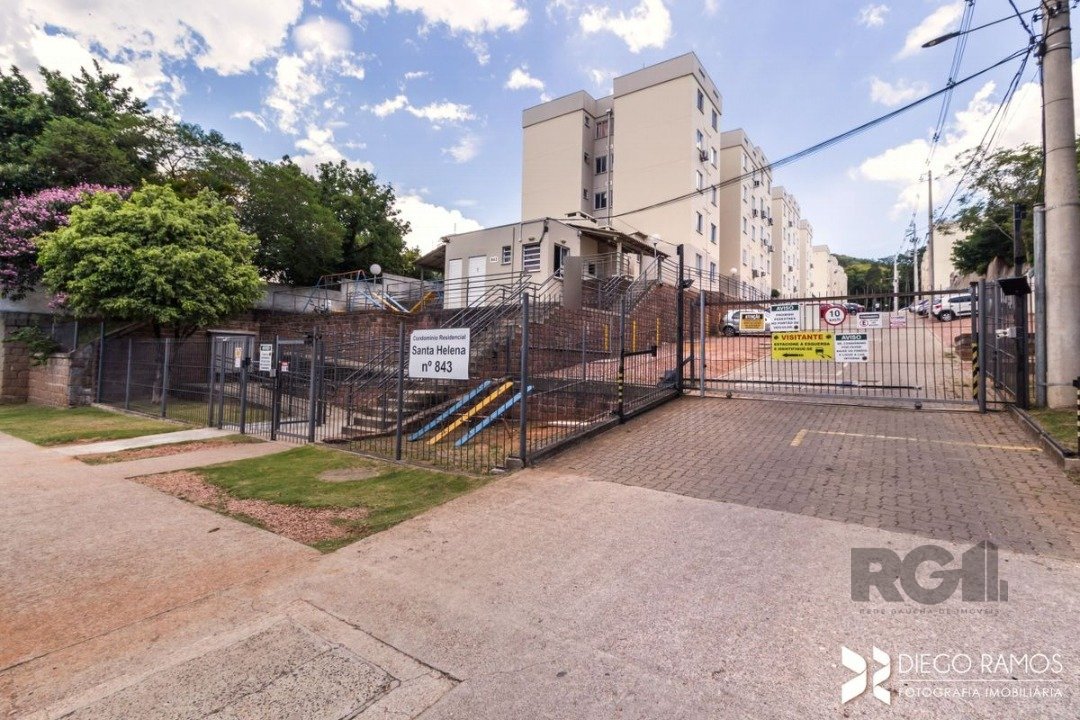 Apartamento com 42m², 2 dormitórios, 1 vaga no bairro Glória em Porto Alegre para Comprar