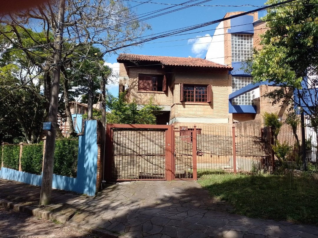 Casa com 263m², 2 dormitórios, 1 suíte, 2 vagas no bairro Vila Conceição em Porto Alegre para Comprar