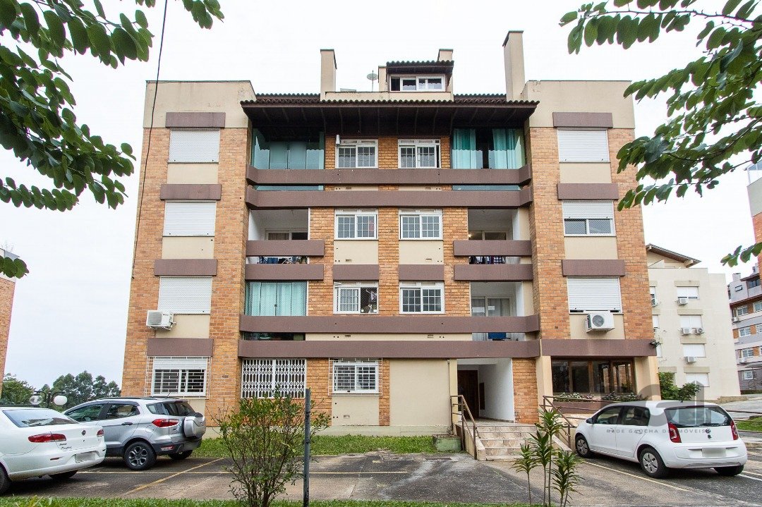 Cobertura com 111m², 2 dormitórios, 1 vaga no bairro Cavalhada em Porto Alegre para Comprar