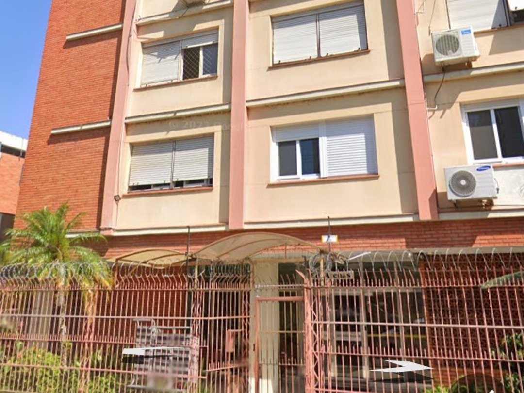 Apartamento com 129m², 3 dormitórios, 1 suíte, 1 vaga no bairro Santana em Porto Alegre para Comprar