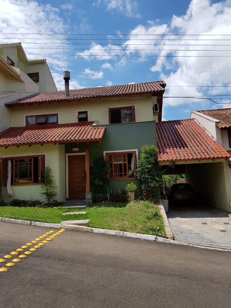 Casa Condominio com 189m², 3 dormitórios, 1 suíte, 2 vagas no bairro Cavalhada em Porto Alegre para Comprar